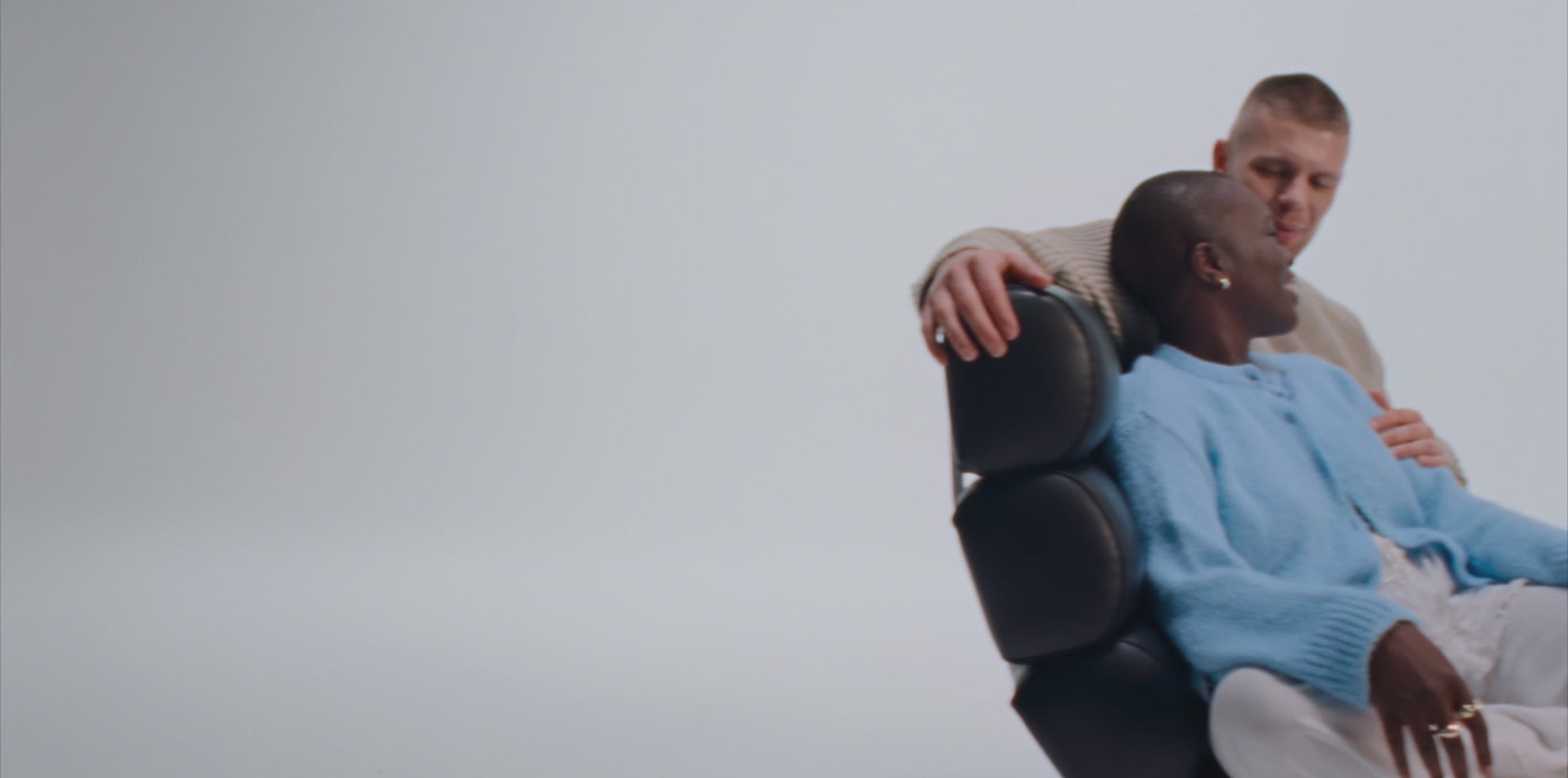 Load video: Nue video
